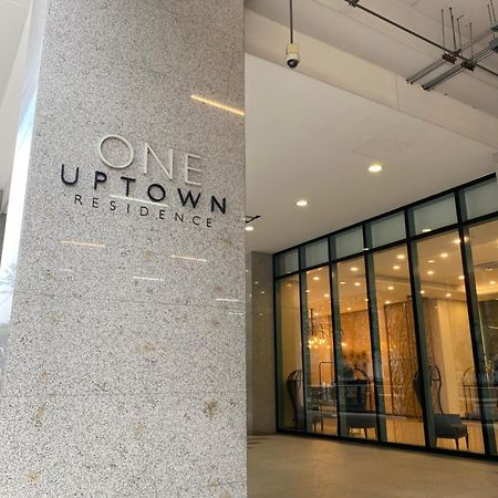1 Bedroom Uptown Bgc Across Uptown Mall Manila Bagian luar foto