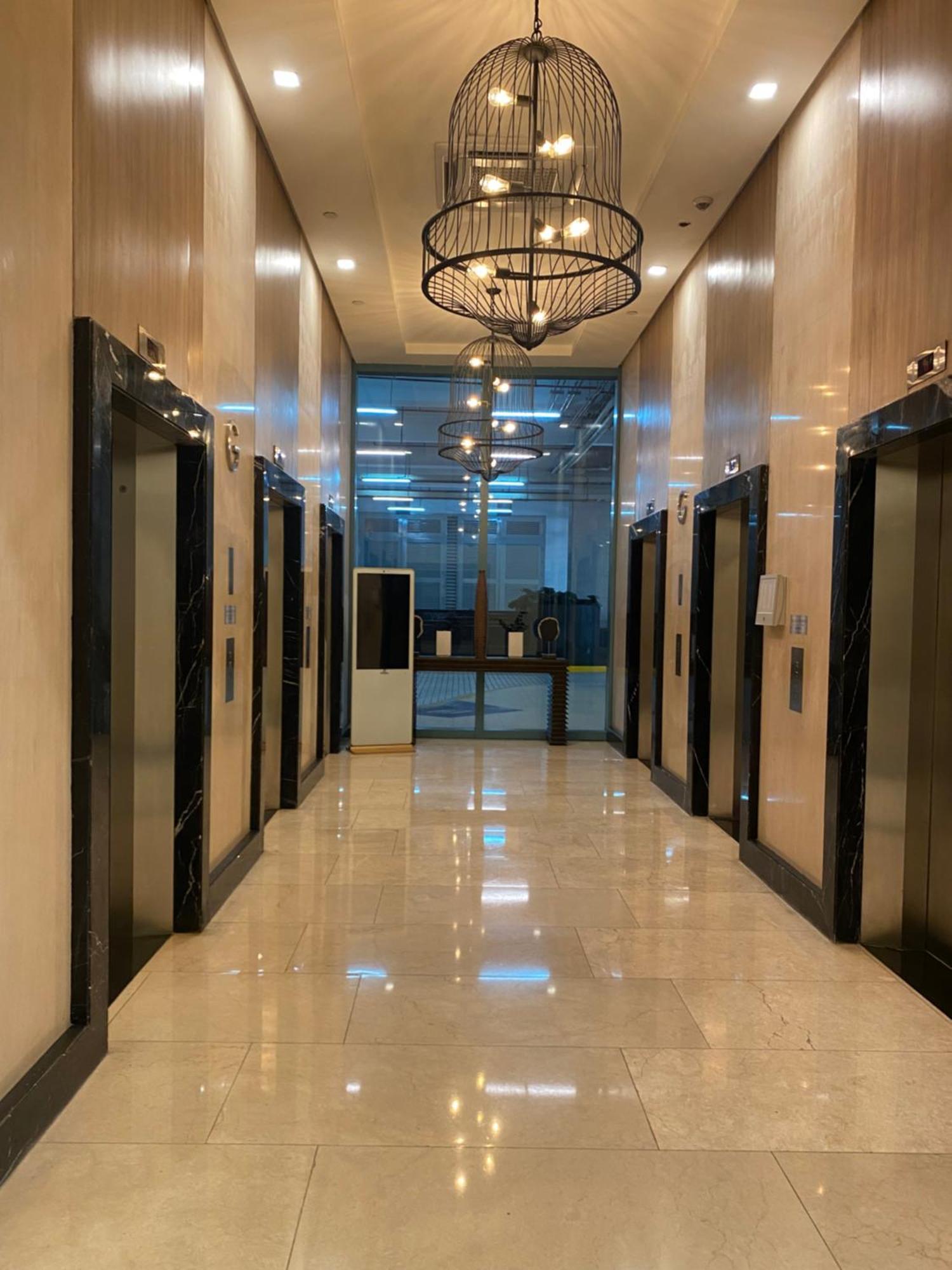 1 Bedroom Uptown Bgc Across Uptown Mall Manila Bagian luar foto